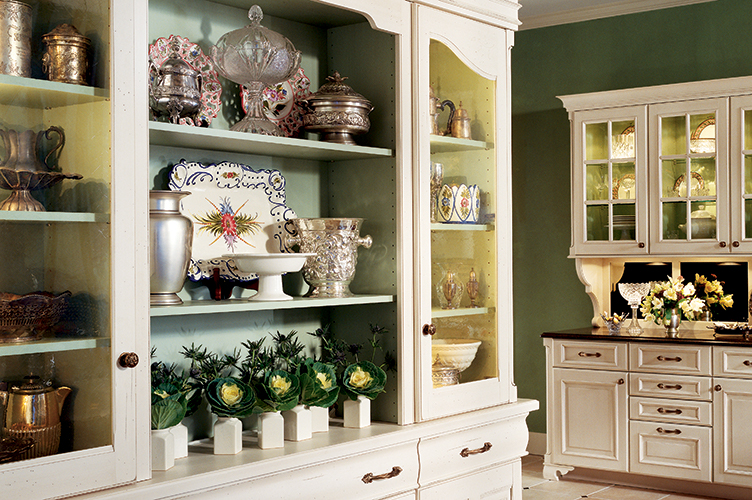 Country Estate Hutch